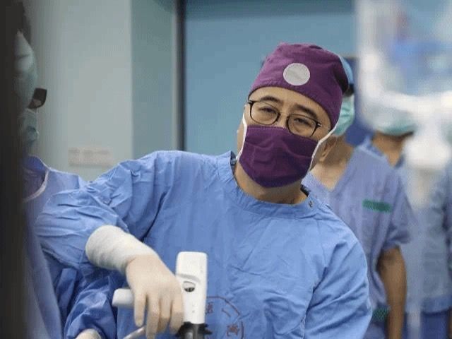 “最美医生”何建行的“异想”医学世界