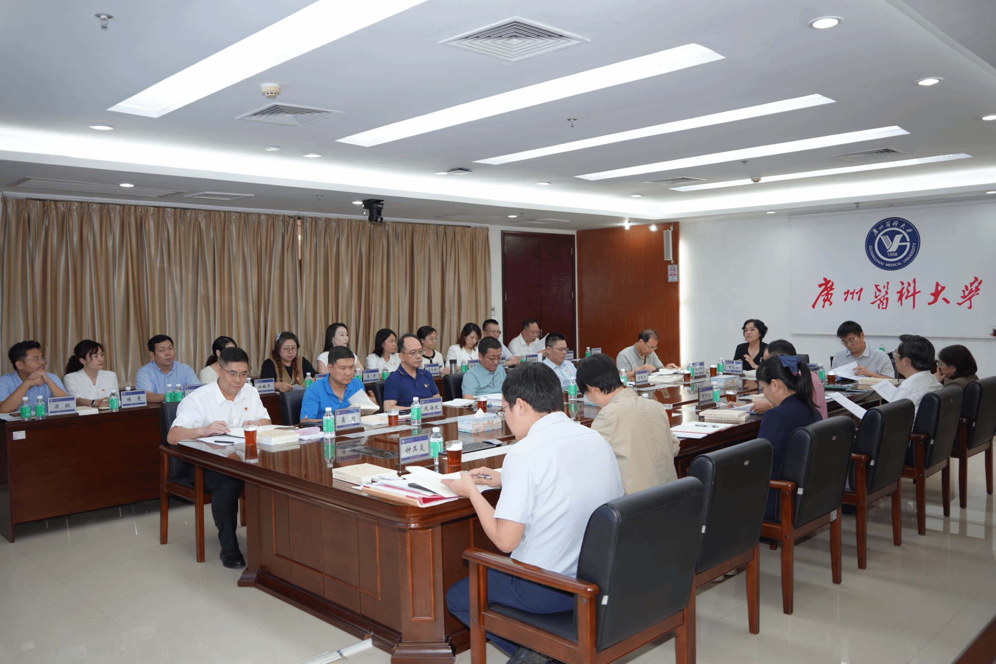 学校党委举办树立和践行正确政绩观学习教育读书班