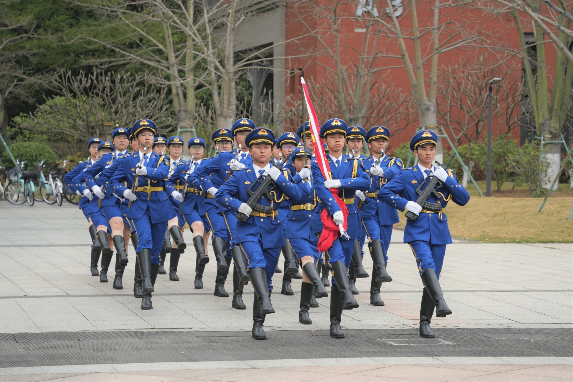 学校举行2026年春季学期“开学第一课”暨升国旗仪式 