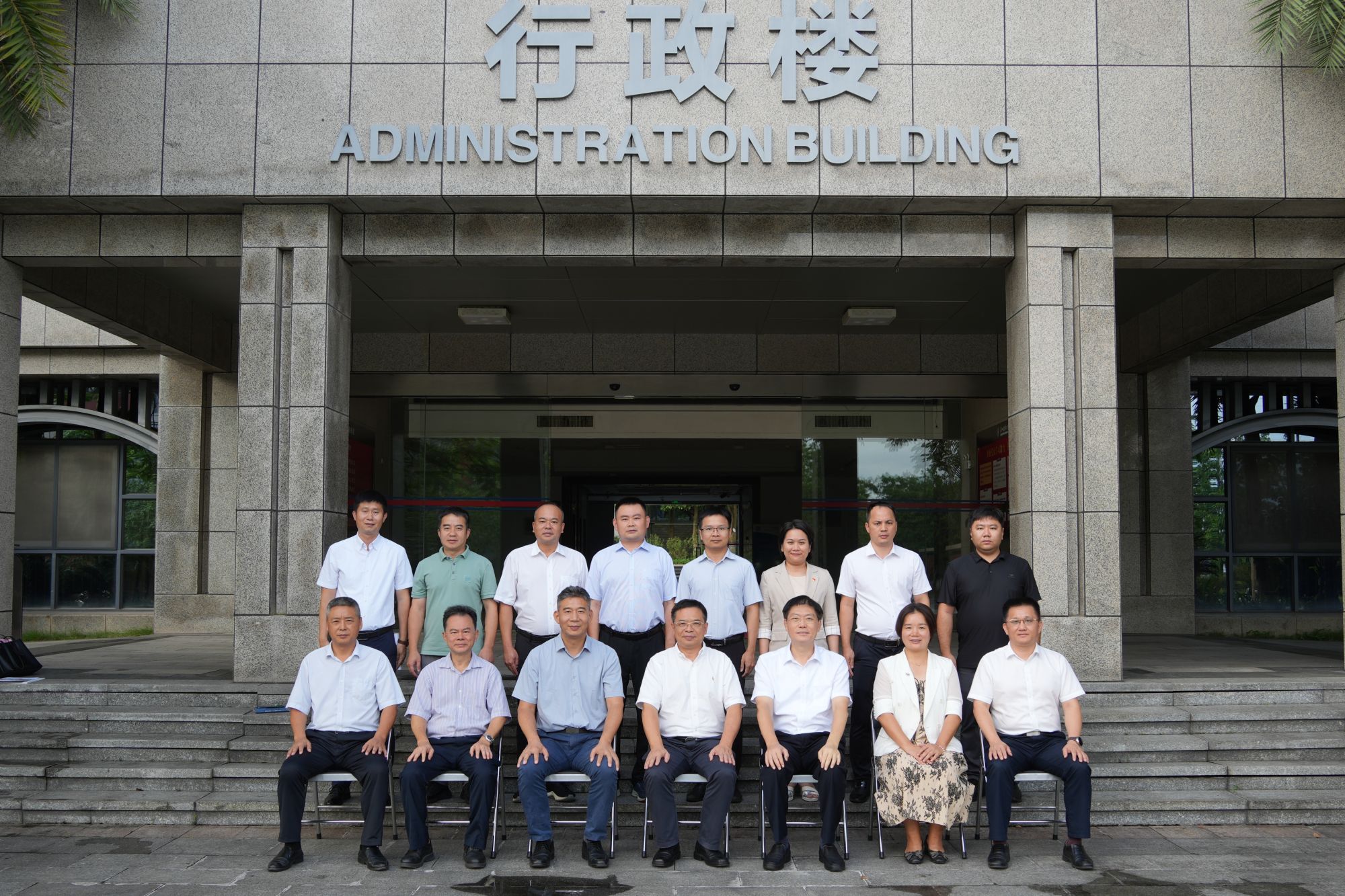湛江市麻章区委书记陈政一行来校交流