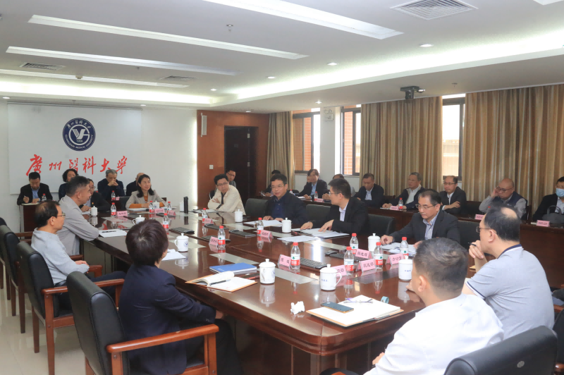 全国人大代表、校长赵醒村第一时间传达全国两会精神